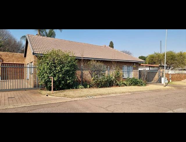 5 BEDROOM HOUSE FOR SALE IN WIERDA PARK